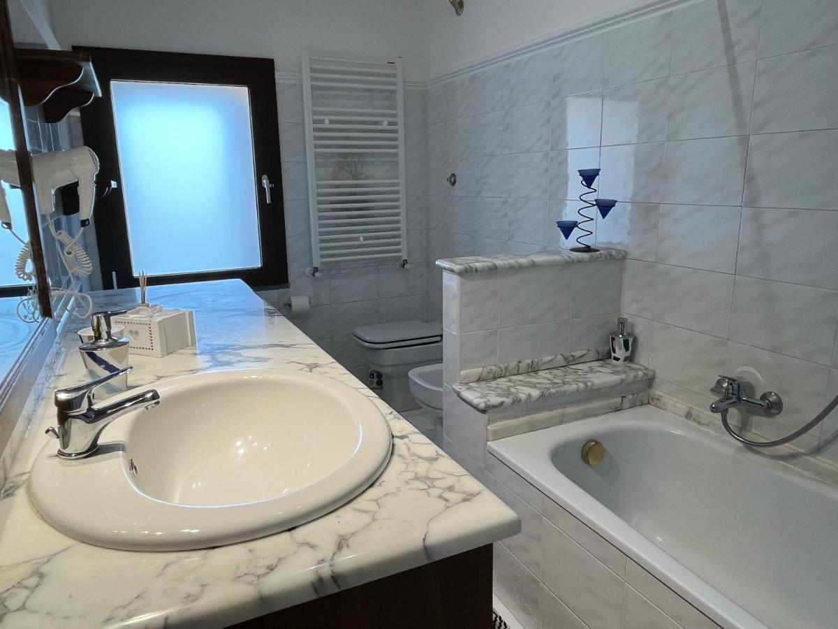 Le Sorgenti Guest House Ilbono Екстериор снимка